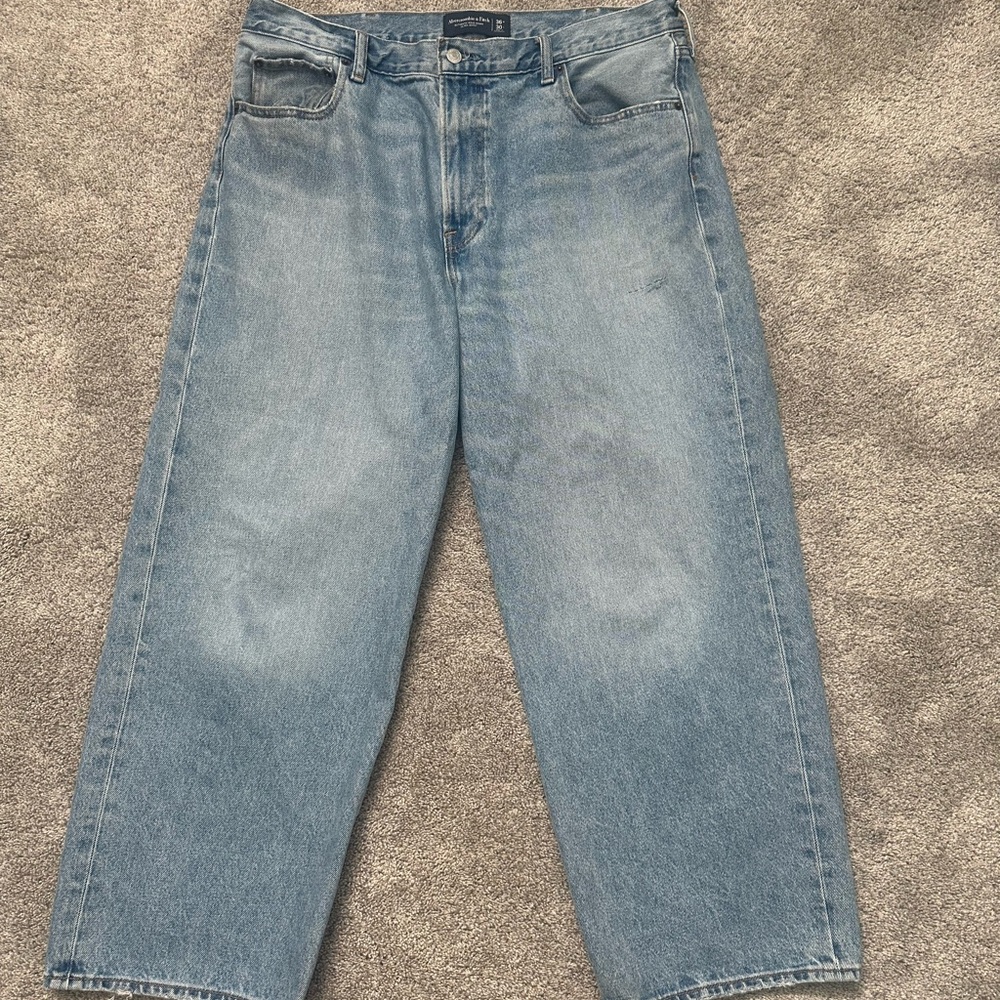 Abercrombie Baggy Denim Light Wash Size 36/30